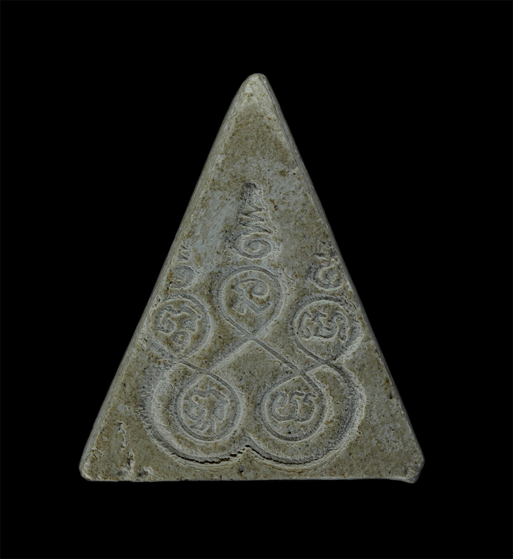 31Jul24 (195)p.jpg - พระผงสมเด็จพิมพ์สามเหลี่ยม หลังยันต์ ห้า พระเก่าสวย มวลสารดี ไม่ทราบที่ | https://kamulet.in.th